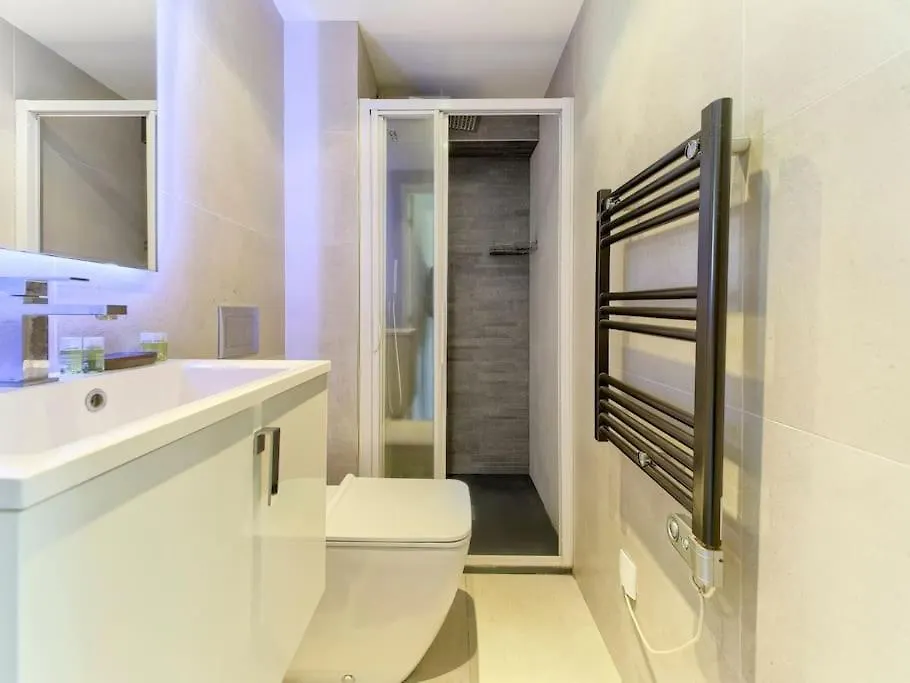Cosy Duplex, Hyper Centre, Wifi,Air Conditionner 니스